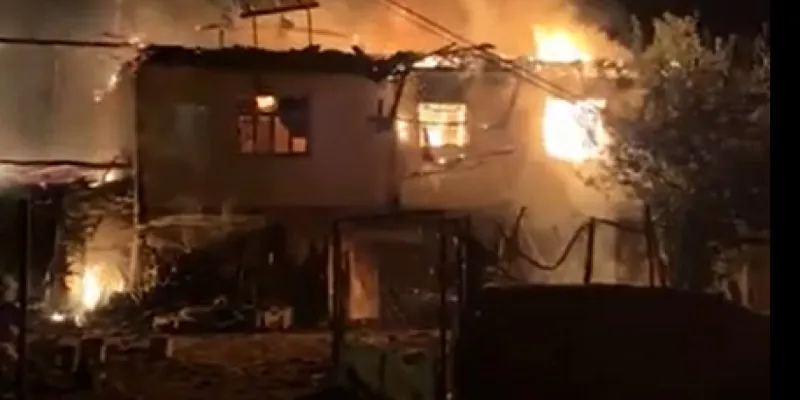 Tokat Zile'de Korkunç Yangın! Ahşap Ev Alevlere Teslim Oldu