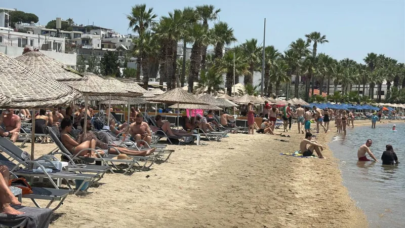 Bodrum'da plajlarda bayram yoğunluğu