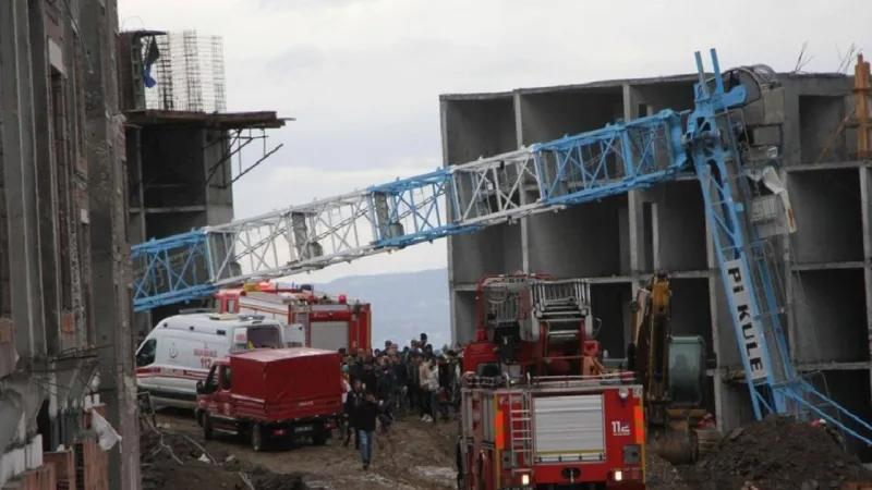 Erzurum'da Vinç Faciası: Operatör Canını Kurtarmaya Çalışırken Hayatını Kaybetti