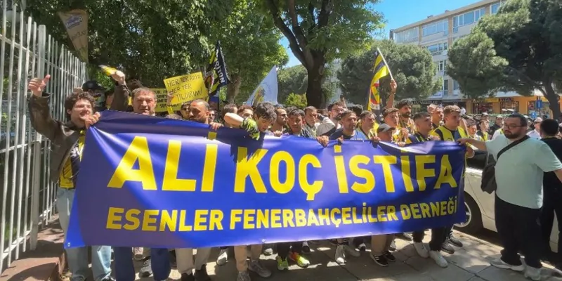 Fenerbahçe'de Neler Oluyor? Taraftar Yönetime İsyan Bayrağını Açtı!