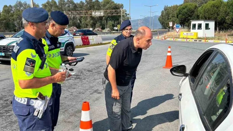 Aydın Jandarma Komutanı'ndan Bayram Sürprizi! Vatandaşlar Şaşkın