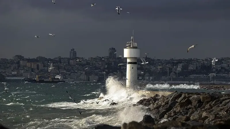 İstanbul'da Fırtına Alarmı! Valilikten Kritik Uyarı Geldi!