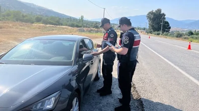 Karacasu’da jandarmadan emniyet kemeri ve hız uyarısı