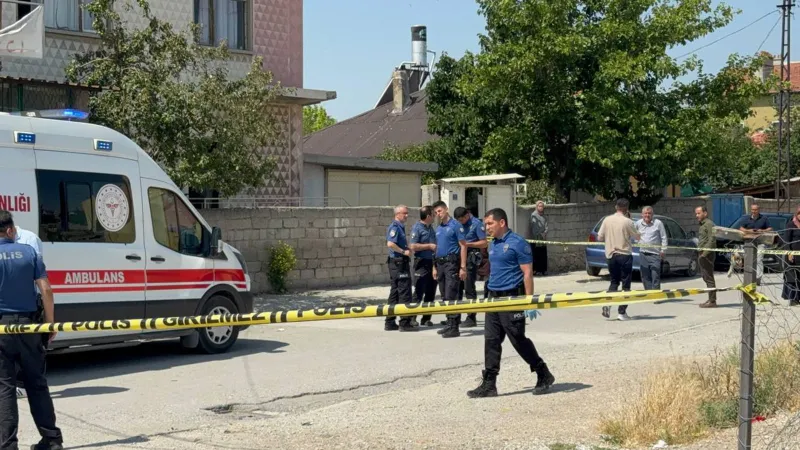 Konya'da kaldırımda yaşlı bir erkeğin cesedi bulundu