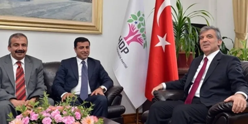 Abdullah Gül'den Sırrı Süreyya Önder'e Duygu Dolu Veda!