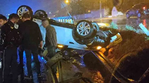 Keşan'da Feci Kaza! Otomobil Bariyerlere Çarptı: Yaralılar Var!