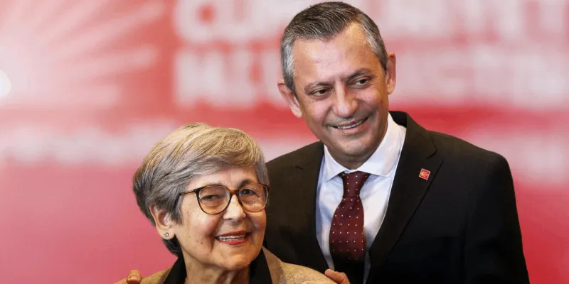 Özgür Özel'den Duygusal Anneler Günü Mesajı! Herkesi Ağlattı