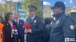 Sincan'da Liselilerden Polislere Duygulandıran Karanfil Sürprizi!