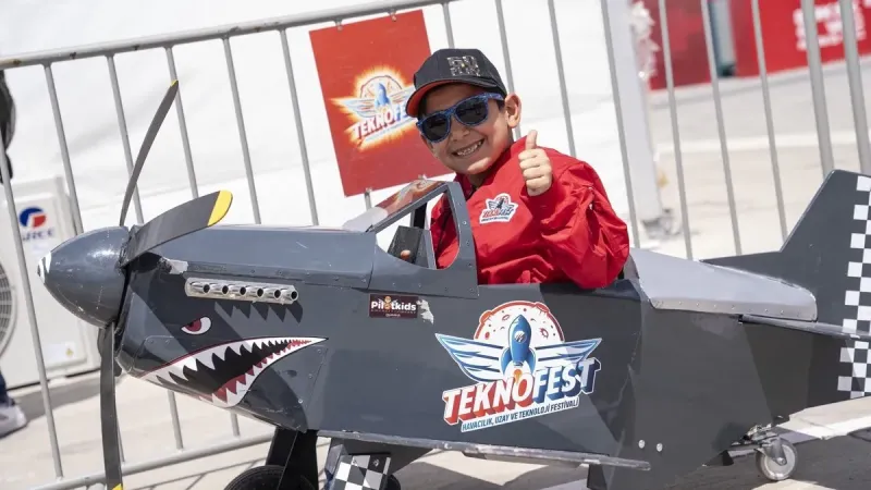 SOLOTÜRK Kıbrıs'ı Coşturdu! TEKNOFEST'te Nefes Kesen Gösteri