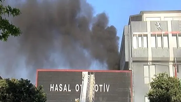 Bağcılar'da Korkunç Yangın! Forma Fabrikası Alevlere Teslim Oldu
