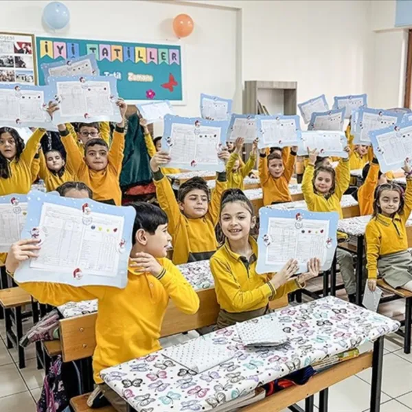 Okullar Kapanıyor! 20 Milyon Öğrenci Karnesini Ne Zaman Alacak?