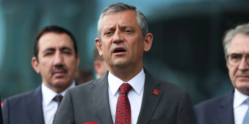 Özgür Özel asgari ücret savunmasını yerle bir etti