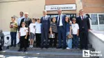 Pursaklar Belediye Başkanı Ertuğrul Çetin öğrencilere karnelerini verdi