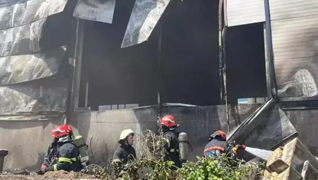 Sakarya'da üretim tesisinde çıkan yangın kontrol altına alındı