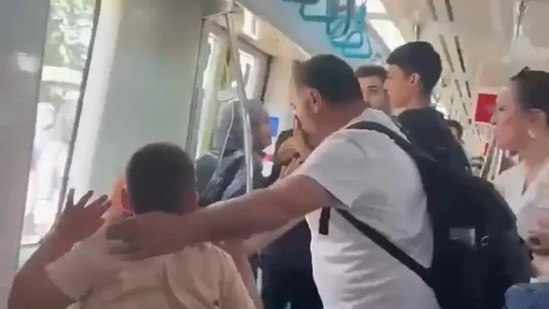 Sosyal medya virüsü milli güvenlik sorunu! Marmaray'daki tartışma konvansiyonel medya gerçeğini bir kez daha ortaya çıkardı