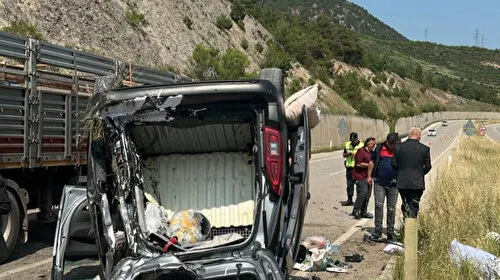 Tokat'ta hafif ticari araç devrildi: 5 yaralı
